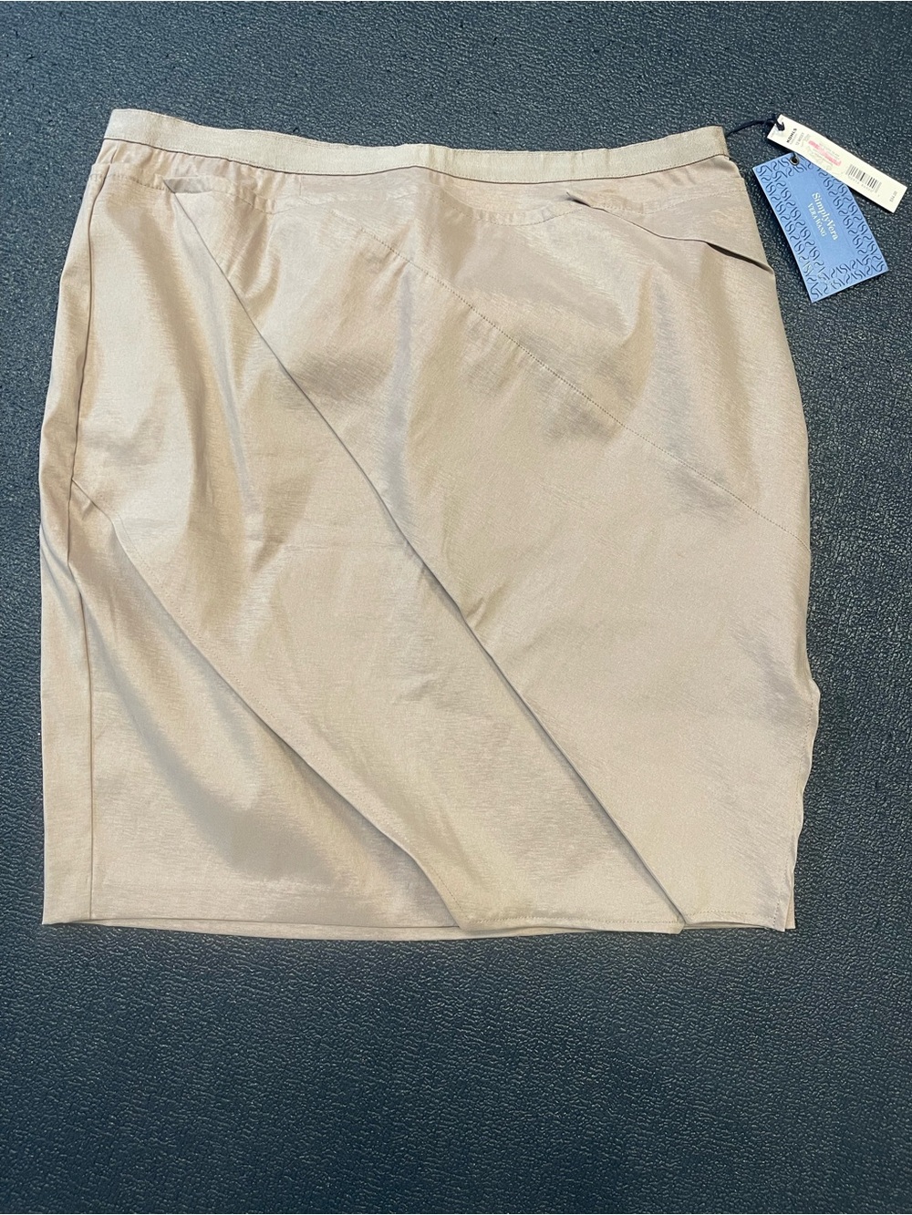 Vera Wang Beige Women's front scallop  with side zip Skirt